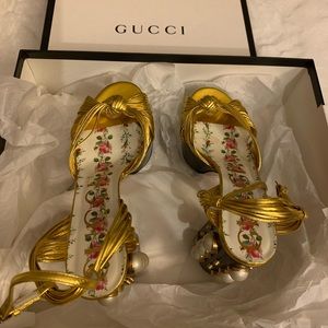 Gucci shoes brand new.